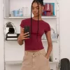 Tricou cu mânecă scurtă și decolteu Tricou cu mânecă scurtă și decolteu