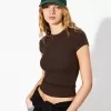 Tricou cu mânecă scurtă și decolteu Tricou cu mânecă scurtă și decolteu