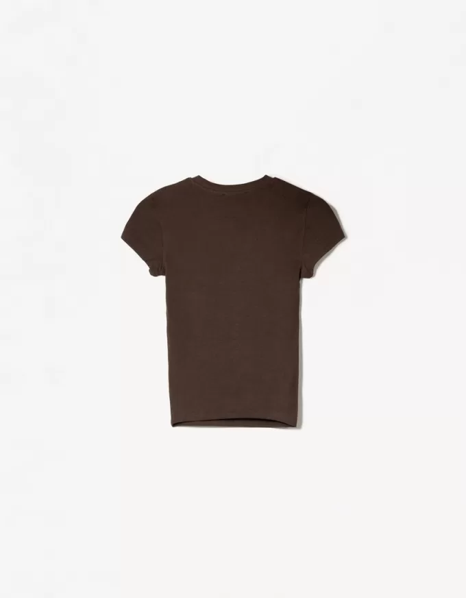 Tricou cu mânecă scurtă și decolteu Tricou cu mânecă scurtă și decolteu