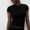 Tricou cu mânecă scurtă și decolteu Tricou cu mânecă scurtă și decolteu