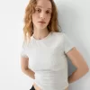 Tricou cu mânecă scurtă și decolteu