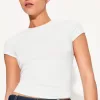 Tricou cu mânecă scurtă și decolteu Tricou cu mânecă scurtă și decolteu