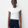 Tricou cu mânecă scurtă și decolteu Tricou cu mânecă scurtă și decolteu
