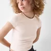 Tricou cu mânecă scurtă și decolteu Tricou cu mânecă scurtă și decolteu