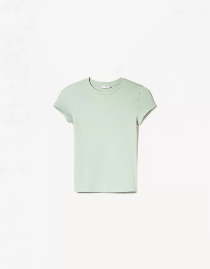 Tricou cu mânecă scurtă și decolteu Tricou cu mânecă scurtă și decolteu