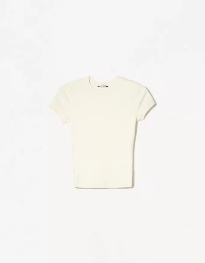 Tricou cu mânecă scurtă și decolteu Tricou cu mânecă scurtă și decolteu