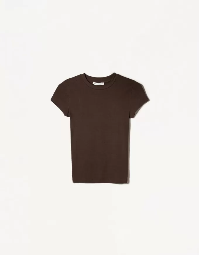Tricou cu mânecă scurtă și decolteu Tricou cu mânecă scurtă și decolteu