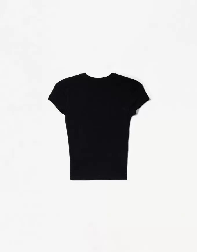 Tricou cu mânecă scurtă și decolteu Tricou cu mânecă scurtă și decolteu