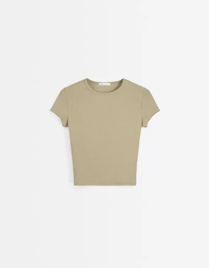 Tricou cu mânecă scurtă și decolteu
