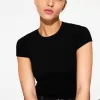 Tricou cu mânecă scurtă și decolteu Tricou cu mânecă scurtă și decolteu