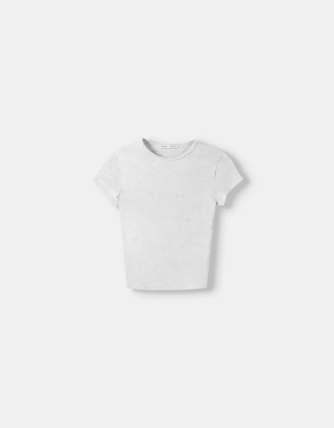 Tricou cu mânecă scurtă și decolteu Tricou cu mânecă scurtă și decolteu