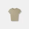 Tricou cu mânecă scurtă și decolteu Tricou cu mânecă scurtă și decolteu