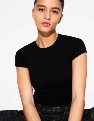 Tricou cu mânecă scurtă și decolteu