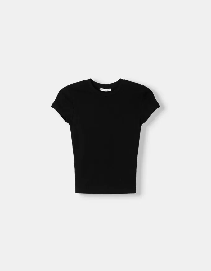 Tricou cu mânecă scurtă și decolteu Tricou cu mânecă scurtă și decolteu