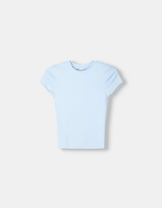 Tricou cu mânecă scurtă și decolteu Tricou cu mânecă scurtă și decolteu