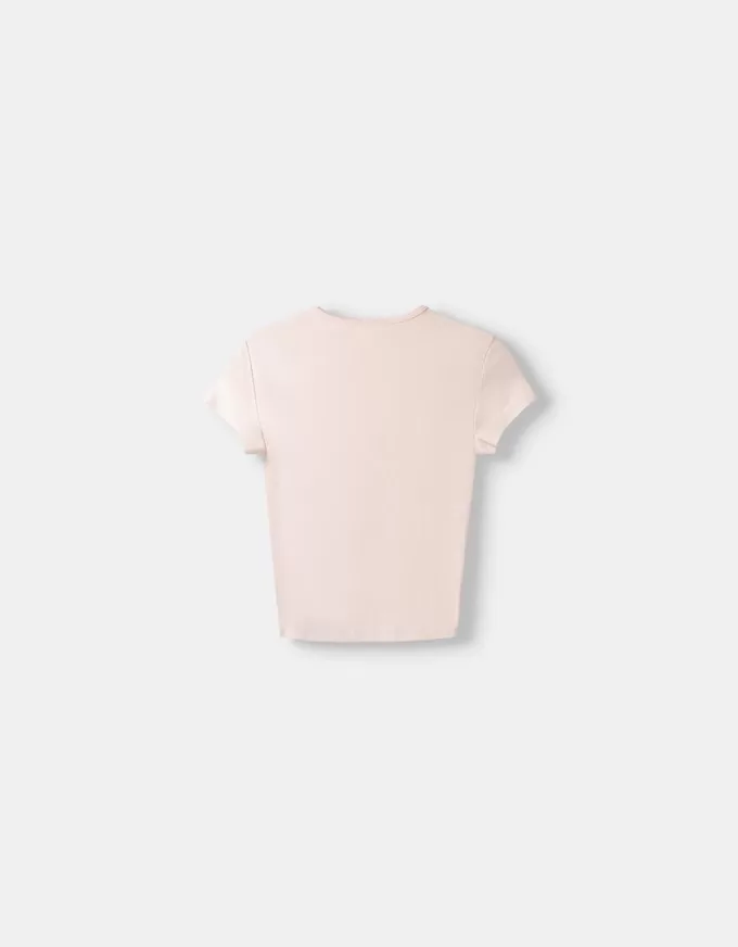 Tricou cu mânecă scurtă și decolteu Tricou cu mânecă scurtă și decolteu