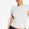 Tricou cu mânecă scurtă și decolteu Tricou cu mânecă scurtă și decolteu