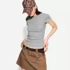 Tricou cu mânecă scurtă și decolteu Tricou cu mânecă scurtă și decolteu