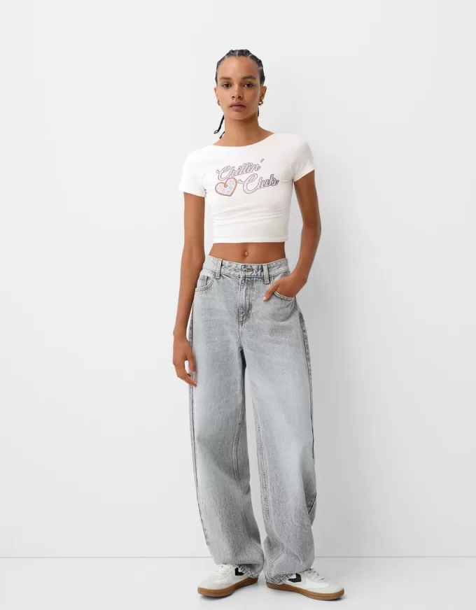 Tricou cu spatele deschis cu strasuri Tricou cu spatele deschis cu strasuri
