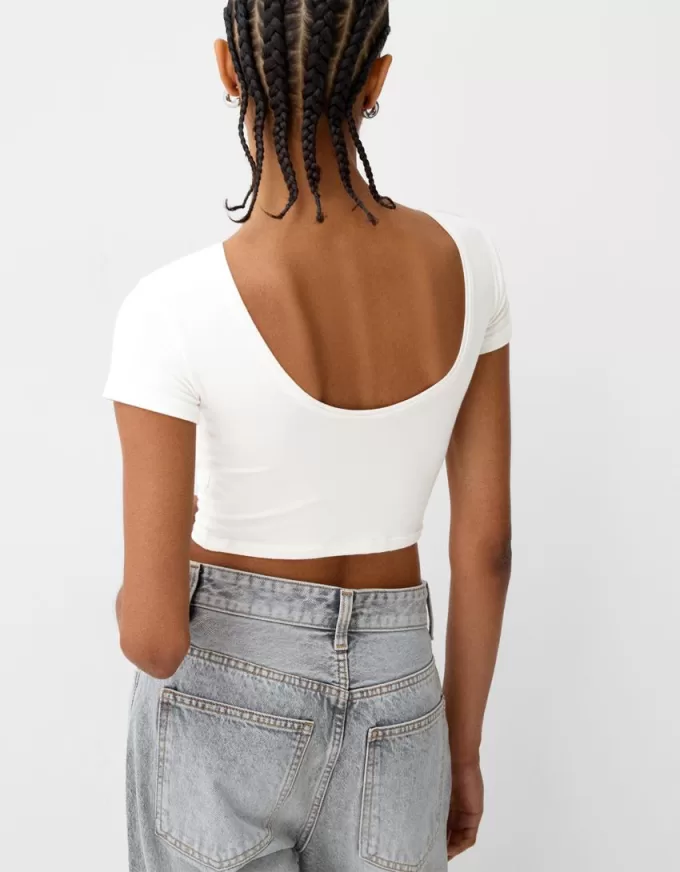 Tricou cu spatele deschis cu strasuri Tricou cu spatele deschis cu strasuri