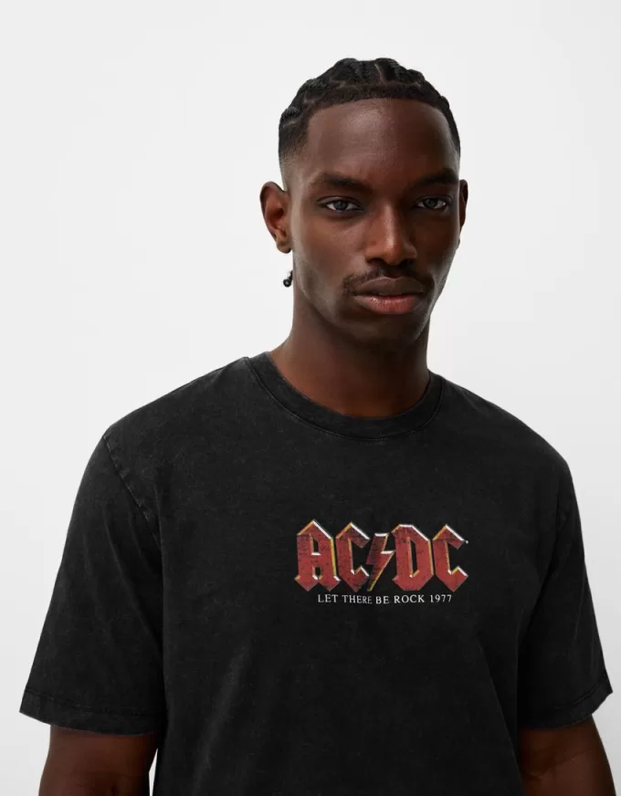 Tricou decolorat cu mânecă scurtă cu imprimeu AC/DC Tricou decolorat cu mânecă scurtă cu imprimeu AC/DC