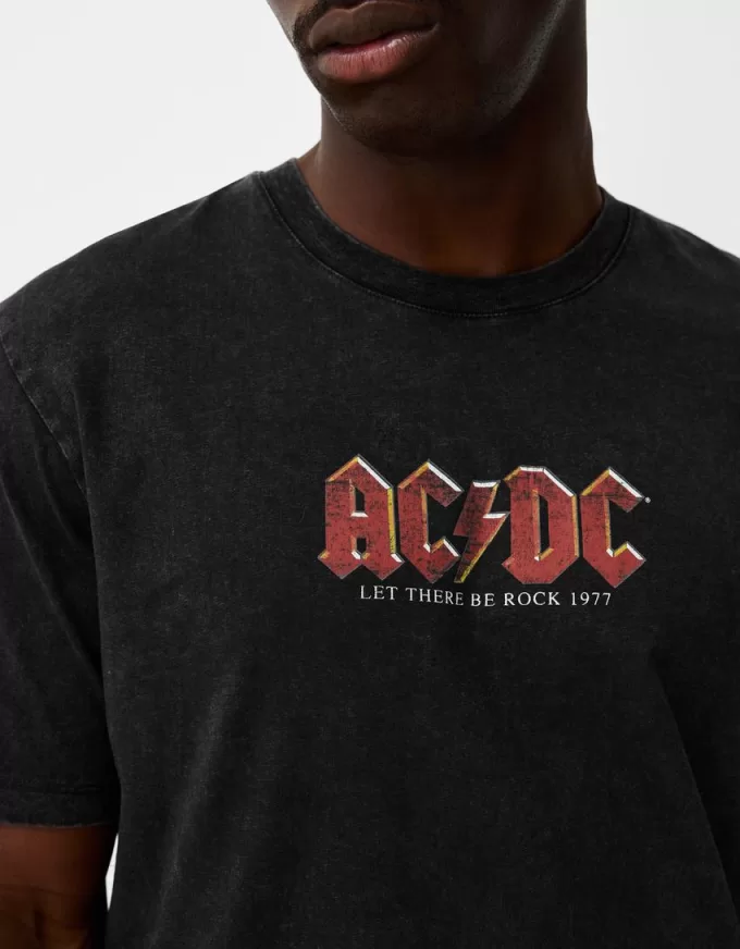 Tricou decolorat cu mânecă scurtă cu imprimeu AC/DC Tricou decolorat cu mânecă scurtă cu imprimeu AC/DC