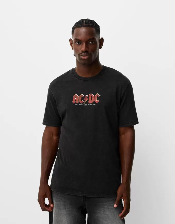 Tricou decolorat cu mânecă scurtă cu imprimeu AC/DC Tricou decolorat cu mânecă scurtă cu imprimeu AC/DC