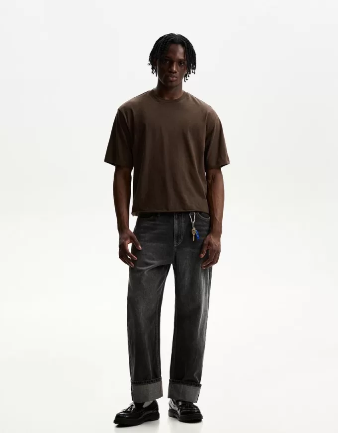 Tricou decupat cu maneca scurta Tricou decupat cu maneca scurta