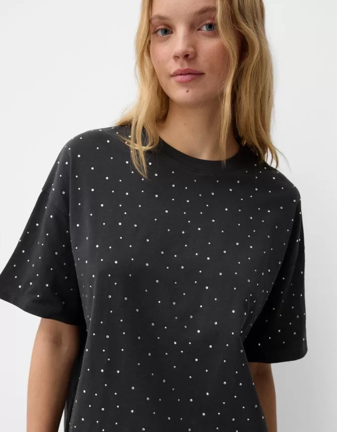 Tricou oversize cu mânecă scurtă din strass Tricou oversize cu mânecă scurtă din strass