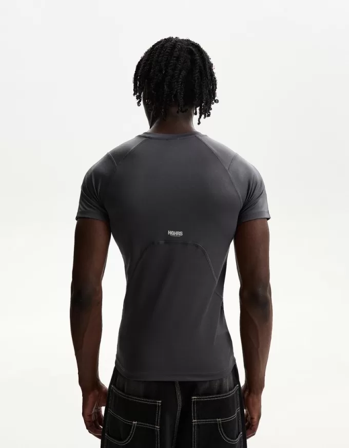 Tricou slim-fit cu maneca scurta, cu cusaturi