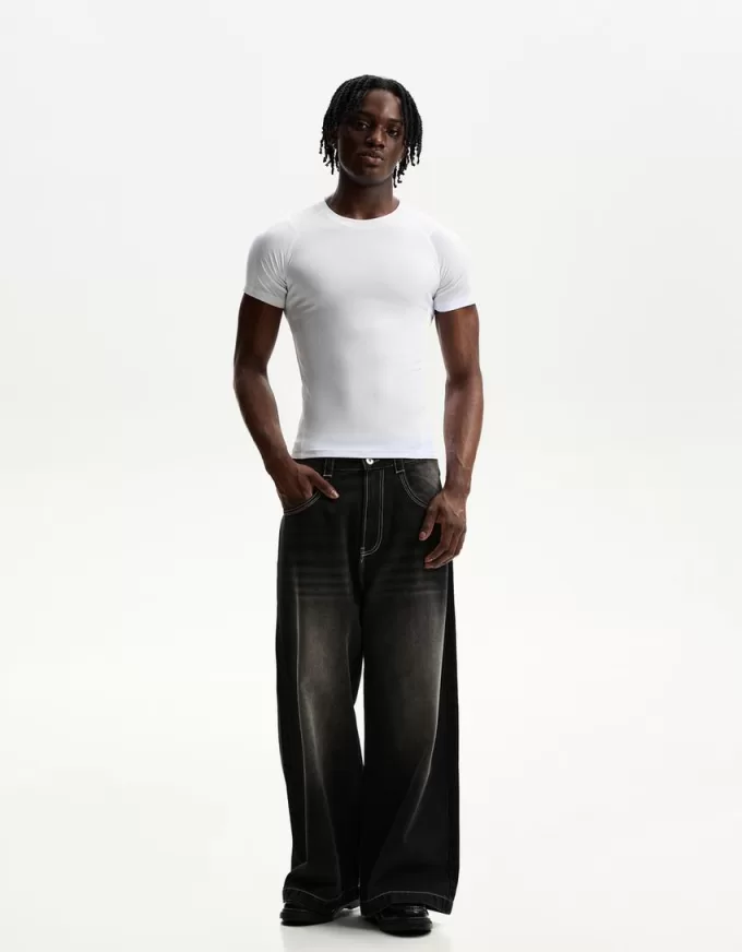 Tricou slim-fit cu maneca scurta, cu cusaturi