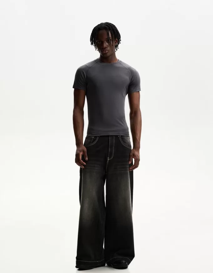 Tricou slim-fit cu maneca scurta, cu cusaturi