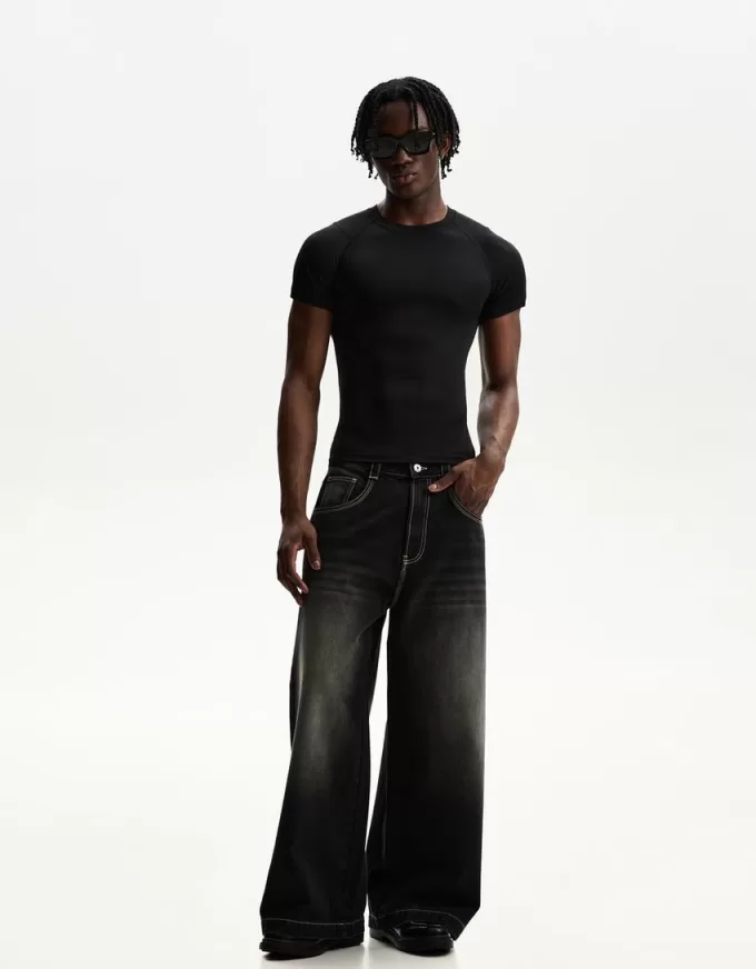 Tricou slim-fit cu maneca scurta, cu cusaturi
