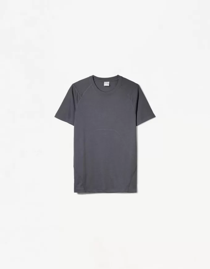Tricou slim-fit cu maneca scurta, cu cusaturi