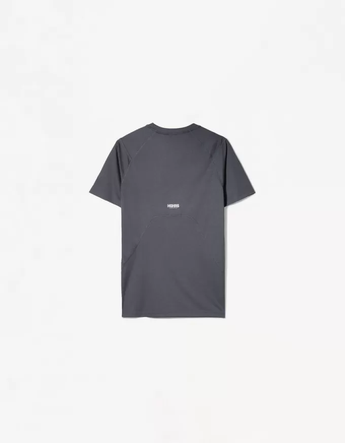 Tricou slim-fit cu maneca scurta, cu cusaturi