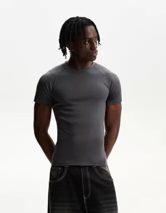Tricou slim-fit cu maneca scurta, cu cusaturi