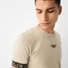 Tricou slim-fit cu maneca scurta, cu detaliu dungi