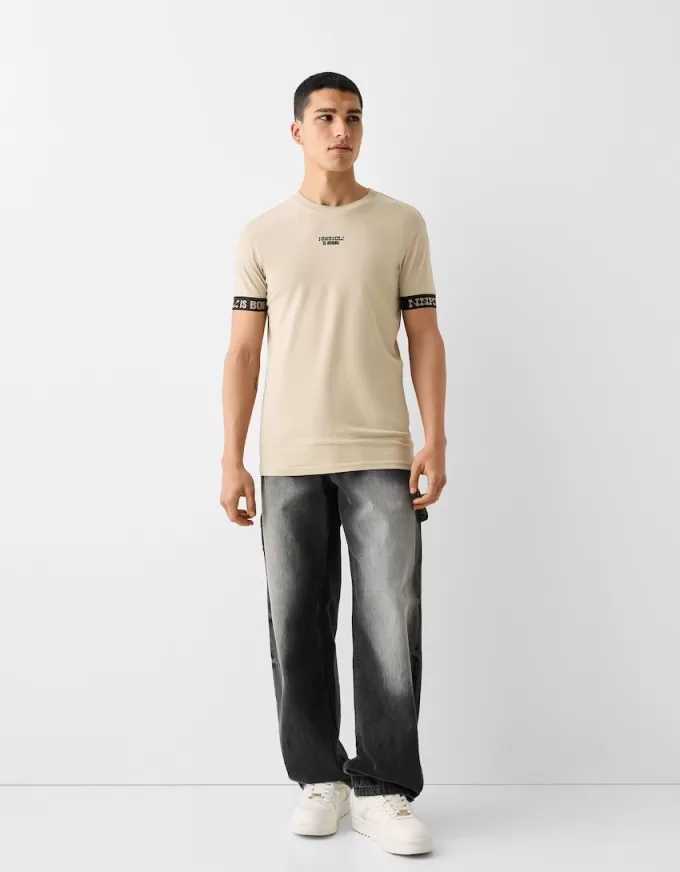 Tricou slim-fit cu maneca scurta, cu detaliu dungi