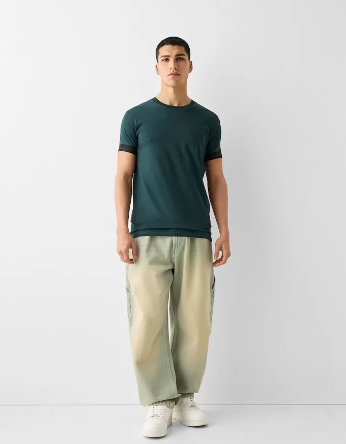 Tricou slim-fit cu maneca scurta, cu detaliu dungi