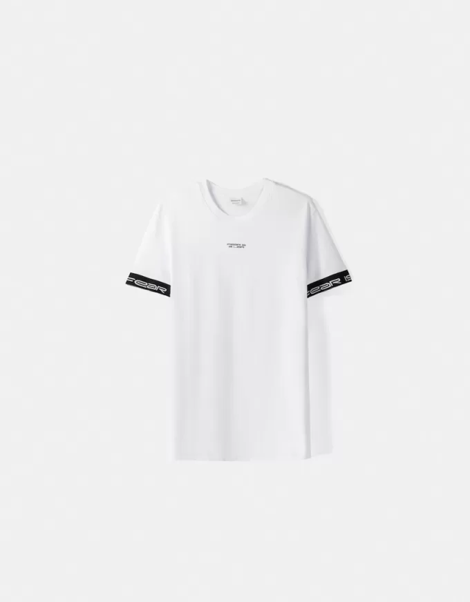 Tricou slim-fit cu maneca scurta, cu detaliu dungi