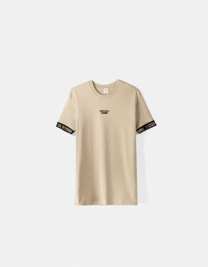 Tricou slim-fit cu maneca scurta, cu detaliu dungi