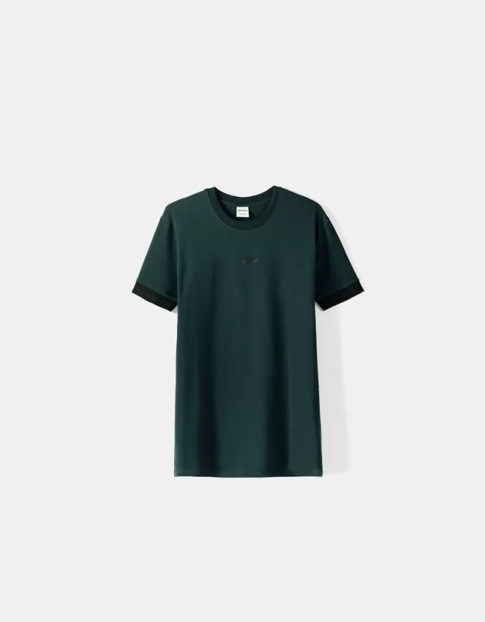 Tricou slim-fit cu maneca scurta, cu detaliu dungi
