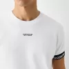Tricou slim-fit cu maneca scurta, cu detaliu dungi