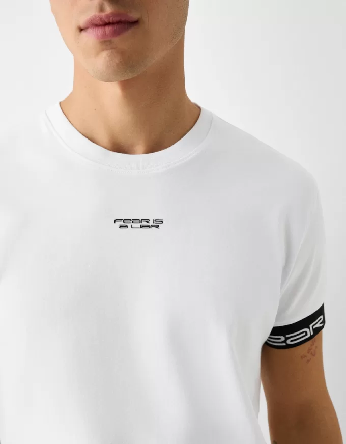 Tricou slim-fit cu maneca scurta, cu detaliu dungi