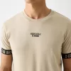 Tricou slim-fit cu maneca scurta, cu detaliu dungi