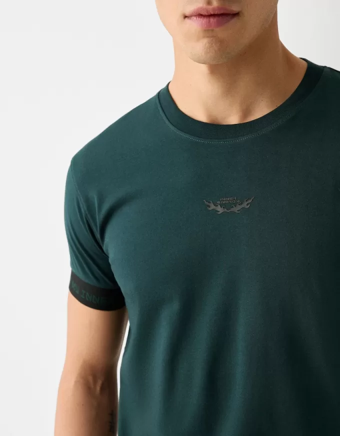 Tricou slim-fit cu maneca scurta, cu detaliu dungi