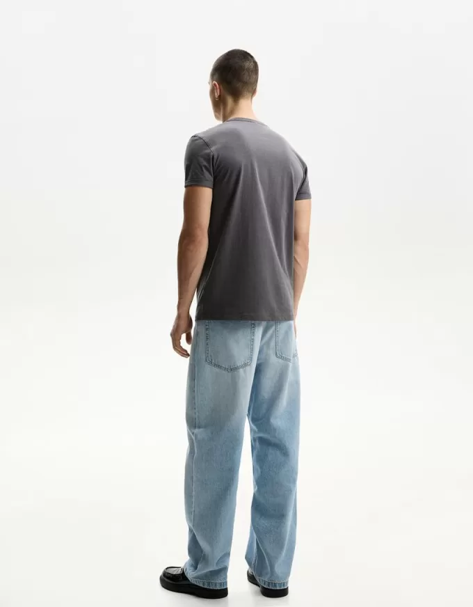 Tricou suflat cu mânecă scurtă brodat Tricou suflat cu mânecă scurtă brodat