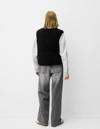 Vestă reversibilă din faux shearling Vestă reversibilă din faux shearling