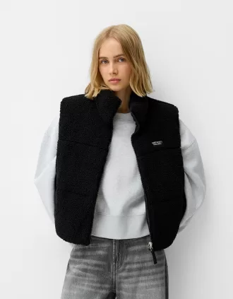 Vestă reversibilă din faux shearling Vestă reversibilă din faux shearling