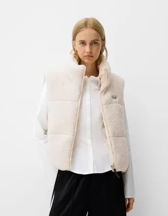 Vestă reversibilă din faux shearling Vestă reversibilă din faux shearling